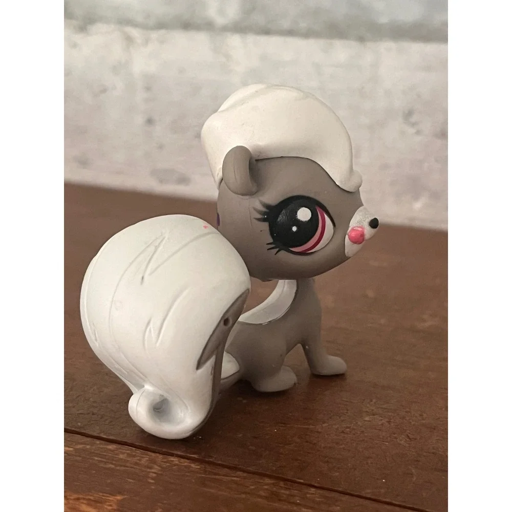Littlest Pet Shop LPS #3772 Gray Skunk Pepper Clark